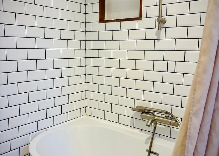 Cozy & I Tram & Shops *